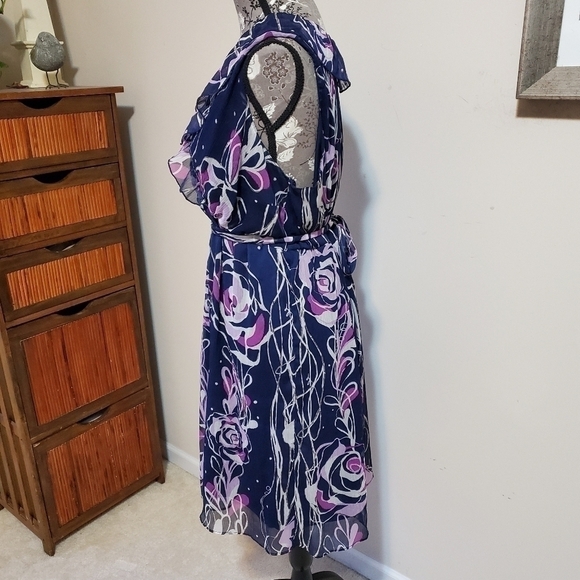 Motherhood Maternity Spring floral dress XL - Picture 4 of 7